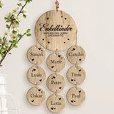 Personalisierte Wanddeko für Oma und Opa – 9 Enkelkindernamen auf runden Holzscheiben - graviert von Love & Faith