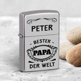 Graviertes silber Benzinfeuerzeug mit Bester Papa der Welt und Namen als Geschenkidee zum Vatertag personalisiert von Love & Faith
