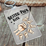 Personalisierter Schlüsselanhänger zum Vatertag mit Bester Papa Ever Spruch und Namen der Kinder in kleinen illustrierten Händen als Geschenkidee von Love & Faith