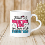 Weiße Tasse mit Herzhenkel und personalisiertem Namen – romantische Geschenkidee von Love & Faith