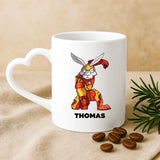 Weiße Tasse mit Herzhenkel und personalisiertem Namen – romantische Geschenkidee von Love & Faith