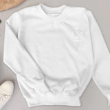 weißer Sweater für Papa mit Kindernamen personalisierte Geschenkidee zum Vatertag von Love & Faith