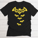 schwarzes DADMAN T-Shirt zum Vatertag mit Kindernamen als Fledermaus von Love & Faith