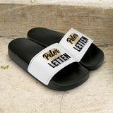 Schwarz/Weiße Badeschlappen mit eigenem Namen personalisiert mit Love & Faith