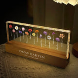 LED Aufsteller 20cm mit Holzsockel mit bis zu 15 Geburtsblumen und Namen personalisieren von Love & Faith