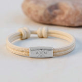 sandfarbenes Segeltau Armband mit persönlicher Namensgravur und Jahrestag von Love & Faith