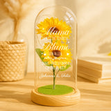 Personalisierte Ewige Sonnenblume in der Glaskuppel für "Mama, die schönste Blume der Welt" mit Namen zum Muttertag von Love & Faith