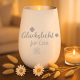 Weiß-silbernes Windlicht mit personalisierter "Glückslicht" Gravur mit Namen gefertigt von Love & Faith