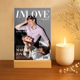Personalisierter Acrylaufsteller 13x20cm im Magazin Cover Look mit Fotoupload