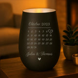 Schwarz-silbernes Personalisiertes Windlicht für Paare mit Kalender des Jahrestags von Love & Faith