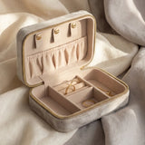 Schmucketui-anlegen--Moonstone-02