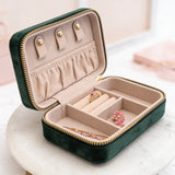 Schmucketui-anlegen--Dark-Emerald-03