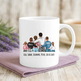 Weiße Tasse zum Muttertag mit personalisierten Zeichnungen und Namen – individuelle Geschenkidee von Love & Faith