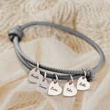 Anthrazit Lederarmband mit Gravur von silber Herzanhängern personalisierte Geschenkidee von Love & Faith