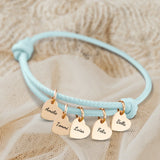 mint Lederarmband mit Gravur von gold Herzanhängern personalisierte Geschenkidee von Love & Faith