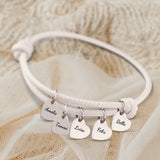 creme Lederarmband mit Gravur von silber Herzanhängern personalisierte Geschenkidee von Love & Faith