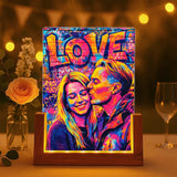 Leuchtender LED Aufsteller zum Valentinstag mit Holzsockel mit eigenen Namen und Daten personalisieren mit Love & Faith