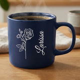 Personalisierte Tasse mit Gravur Geburtsblume und Name – Deine Blume – Motiv 2