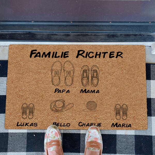 Familienname Fußmatte 70x50cm mit Schuhzeichnungen und Haustiersymbol personalisiert gefertigt von Love & Faith