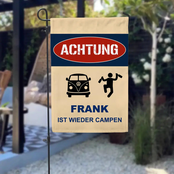 Achtung, sie campen wieder - Freunde-Gartenflagge