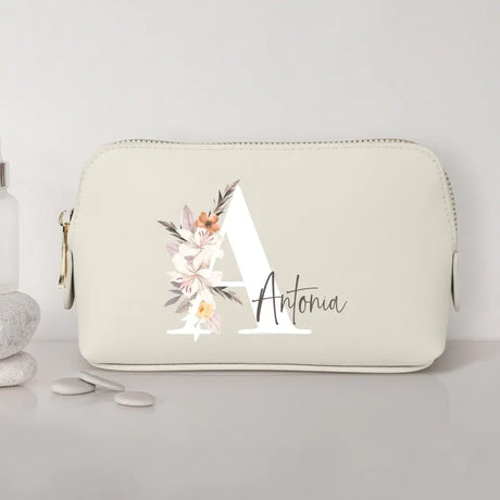 elfenbein PU Kosmetiktasche 0,75 Liter klein mit Initiale und Name personalisiert von Love & Faith