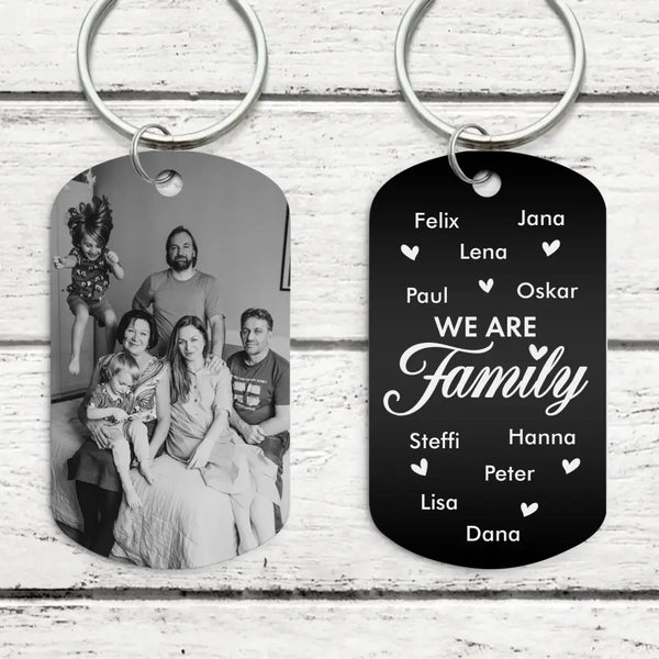 We are Family - Familien-Schlüsselanhänger (Gravur - schwarz/weiß)