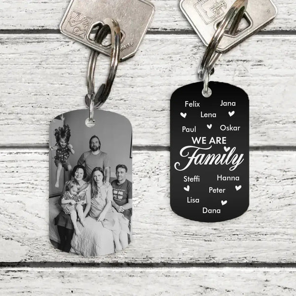 We are Family - Familien-Schlüsselanhänger (Gravur - schwarz/weiß)