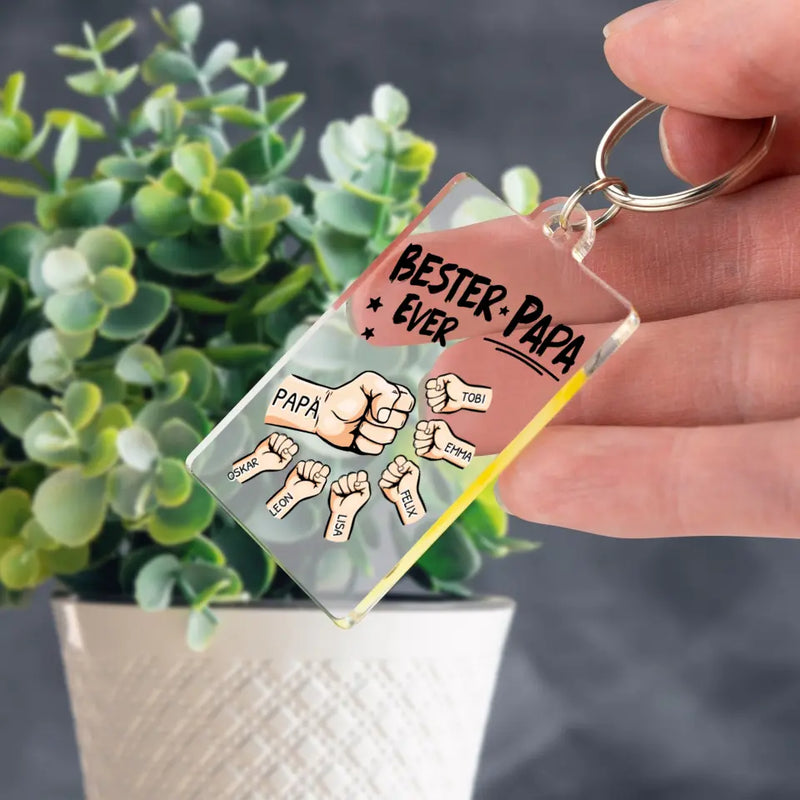 Personalisierter Schlüsselanhänger zum Vatertag mit Bester Papa Ever Spruch und Namen der Kinder in kleinen illustrierten Händen als Geschenkidee von Love & Faith