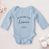 himmelblauer Langarm-Babybody personalisierbar - gefertigt von Love & Faith