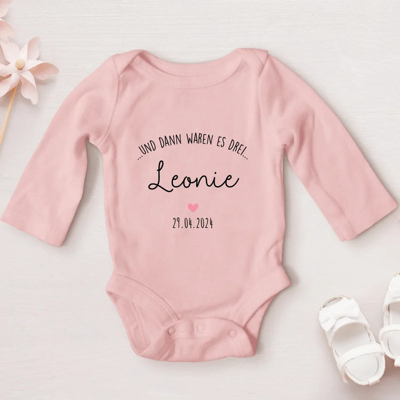 rosafarbener Langarm-Babybody personalisierbar - gefertigt von Love & Faith
