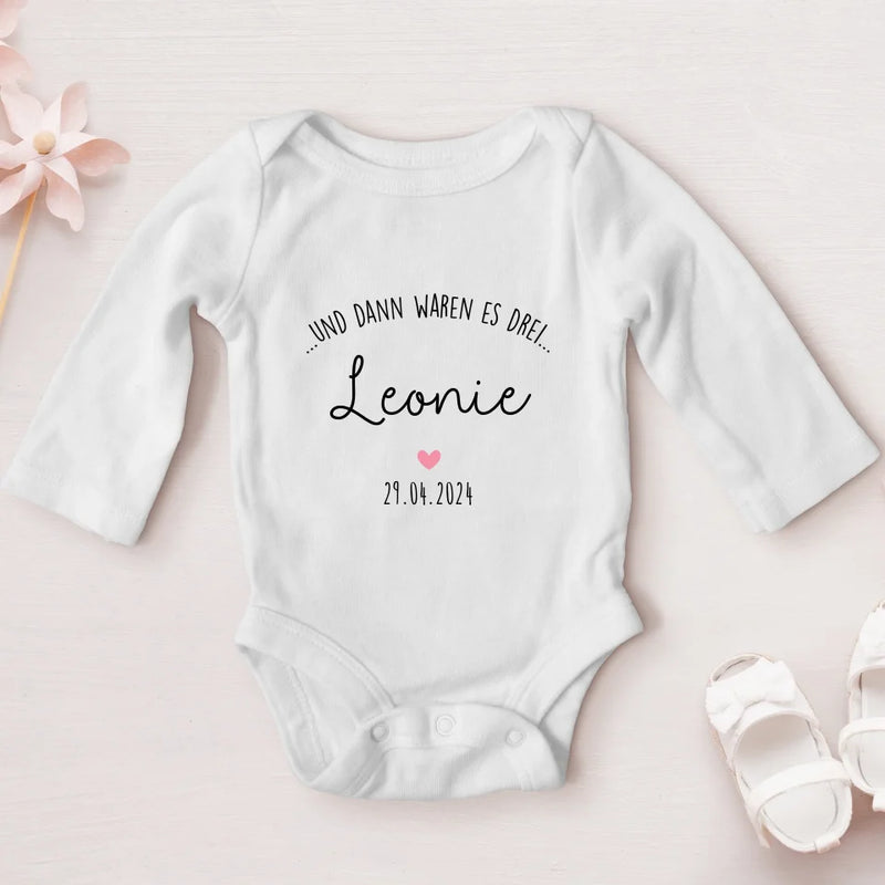 weißer Langarm-Babybody personalisierbar - gefertigt von Love & Faith