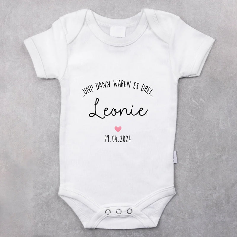 weißer kurzarm Babybody personalisierbar mit Namen - gefertigt con Love & Faith