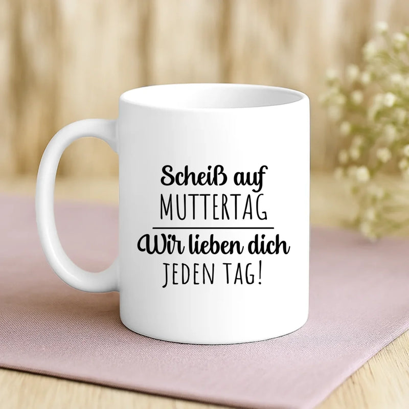 Weiße Tasse zum Muttertag mit "Scheiß auf Muttertag"-Spruch – individuelle Geschenkidee von Love & Faith