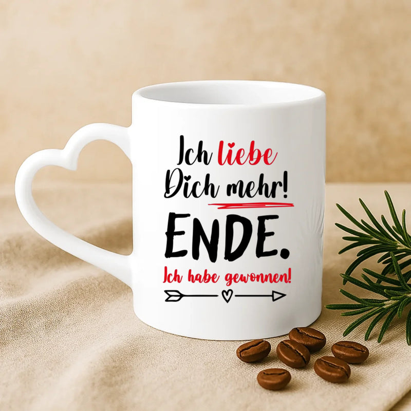 Weiße Tasse mit Herzhenkel und personalisiertem Namen – romantische Geschenkidee von Love & Faith