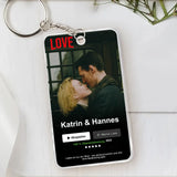 Transparenter Acrylschlüsselanhänger mit Foto und Euch Als Liebesfilm - 5,4cm x 8,6cm personalisiertes Geschenk gefertigt von Love & Faith