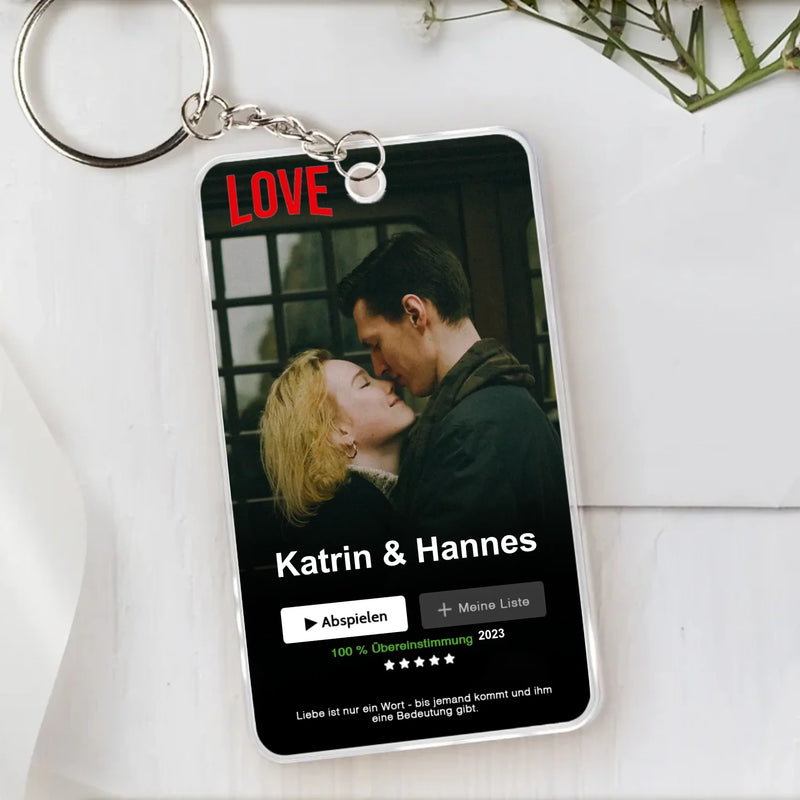 Transparenter Acrylschlüsselanhänger mit Foto und Euch Als Liebesfilm - 5,4cm x 8,6cm personalisiertes Geschenk gefertigt von Love & Faith