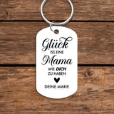 Individuell bedruckter Foto-Schlüsselanhänger aus Metall mit Spruch "Glück ist, eine Mama wie dich zu haben" - personalisiert von Love & Faith