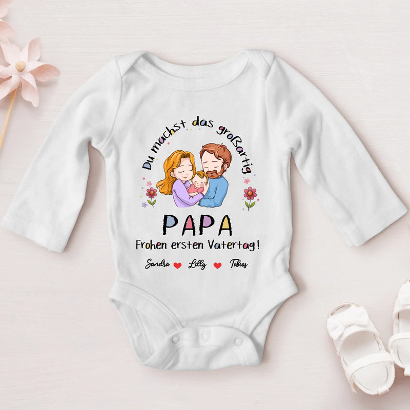 weißer langarm Babybody zum Vatertag mit Familienzeichnung und Namen - Papa Geschenk von Love & Faith