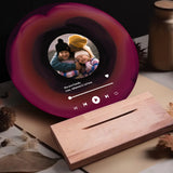 Holzaufsteller mit personalisiert bedruckter Acrylplatte in Schallplattenoptik mit Foto zum Muttertag 22,5cm Spotify Bibliothek- gefertigt von Love & Faith