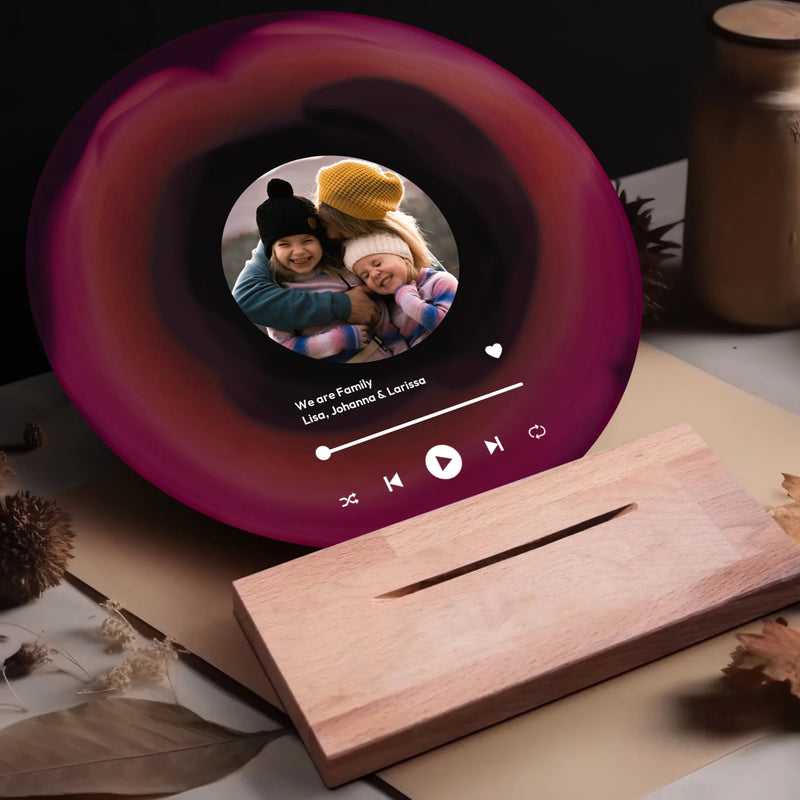 Holzaufsteller mit personalisiert bedruckter Acrylplatte in Schallplattenoptik mit Foto zum Muttertag 22,5cm Spotify Bibliothek- gefertigt von Love & Faith