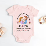 rosa kurzarm Babybody zum Vatertag mit Familienzeichnung und Namen - Papa Geschenk von Love & Faith