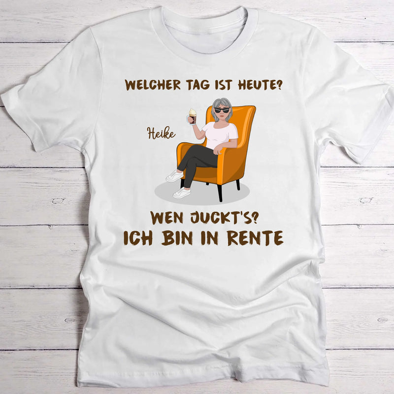 weißes T-Shirt für Rentner mit Spruch und personalisierter Zeichnung zur Rente schenken mit Love & Faith