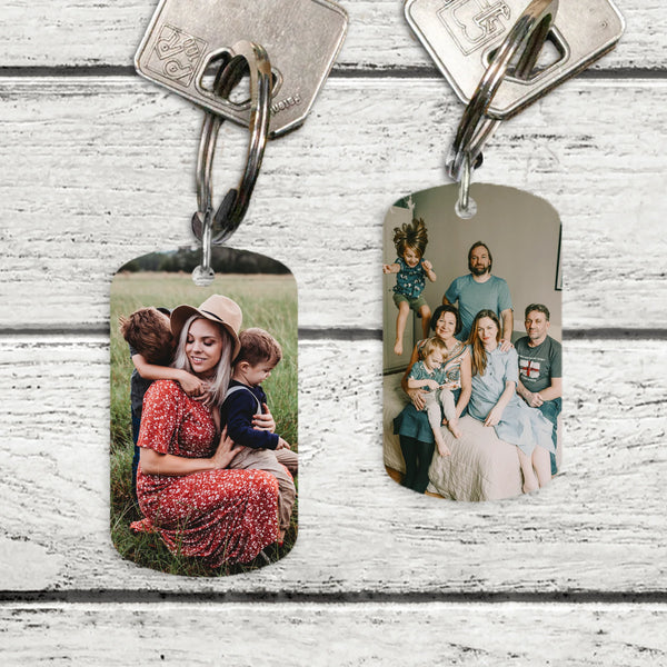 beidseitig individuell bedruckter Metallschlüsselanhänger mit eigenen Fotos gestalten von Love & Faith