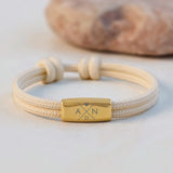 sandfarbenes Segeltau Armband mit persönlicher Namensgravur und Jahrestag von Love & Faith