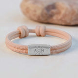 nudefarbenes Segeltau Armband mit persönlicher Namensgravur und Jahrestag von Love & Faith
