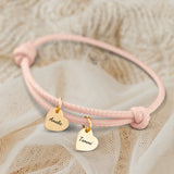 altrosa Lederarmband mit Gravur von  2 gold Herzanhängern personalisierte Geschenkidee von Love & Faith