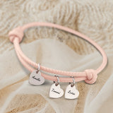 altrosa Lederarmband mit Gravur von silber Herzanhängern personalisierte Geschenkidee von Love & Faith