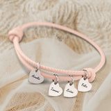 altrosa Lederarmband mit Gravur von silber Herzanhängern personalisierte Geschenkidee von Love & Faith