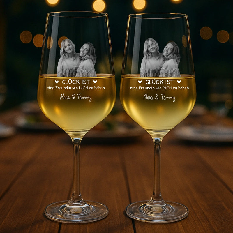 2er Set personalisiert gravierte Weingläser mit Foto für Freundinnen von Love & Faith