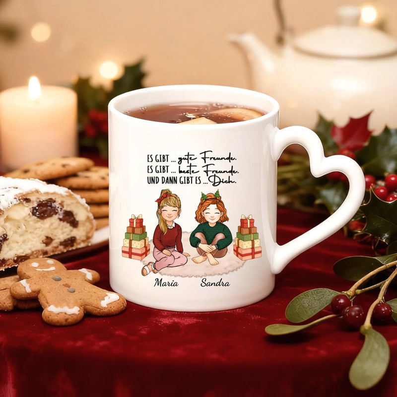 Weiße personalisierte Weihnachtstasse mit Herzhenkel  mit Freundinnen-Illustration für Glühwein zur Weihnachtsfeier als Geschenk von Love & Faith